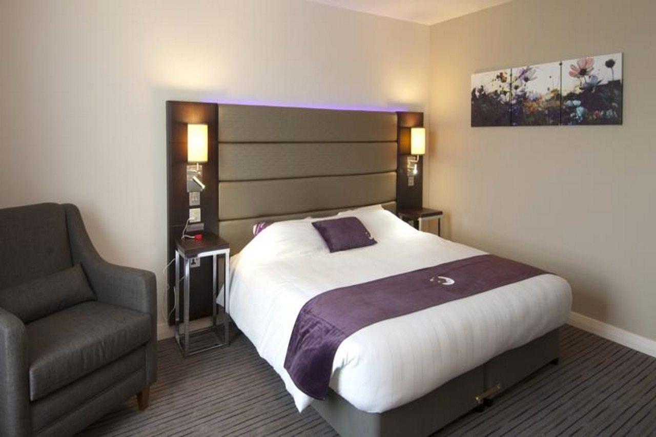 Premier Inn London Wandsworth Exterior foto